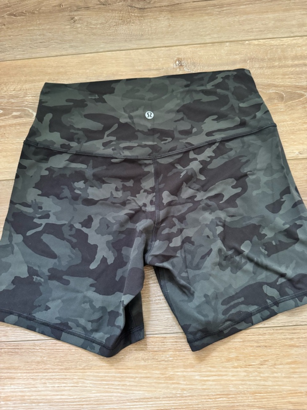 lululemon athletica Women's High-Rise Camo Bike Shorts - Black & Olive
